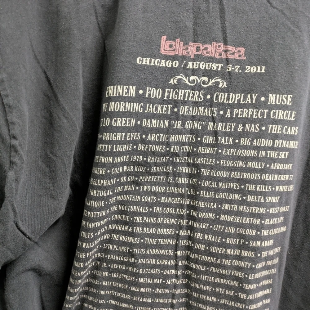 Hanes Lollapalooza Black Graphic Tee with Vintage Design Size 2XL